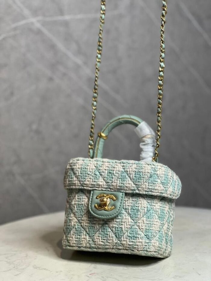 CHANEL VANITY BAG - Image 9