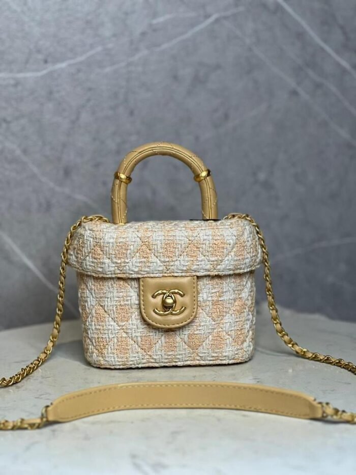 CHANEL VANITY BAG - Image 4
