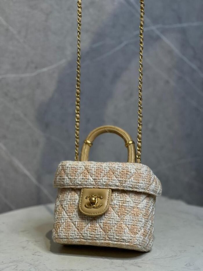 CHANEL VANITY BAG - Image 6