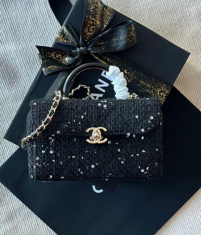 CHANEL 17CM - Image 1