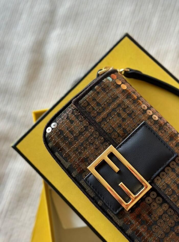 ⁦FENDI BAGUETTE 20CM⁩ - الصورة ⁦4⁩