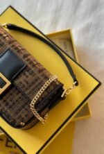⁦FENDI BAGUETTE 20CM⁩ - الصورة ⁦3⁩