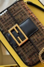 ⁦FENDI BAGUETTE 20CM⁩ - الصورة ⁦5⁩