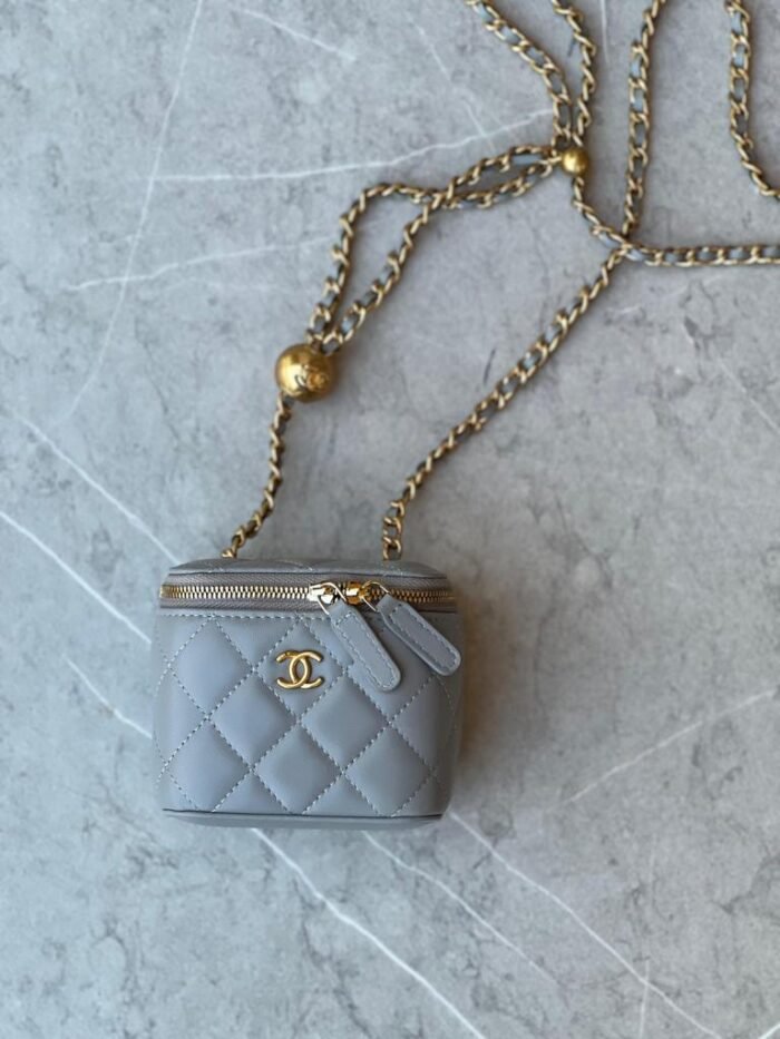 CHANEL VANITY BAG - Image 3
