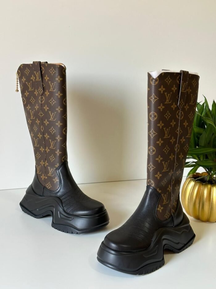 LOUIS VUITTON BOOT - Image 1