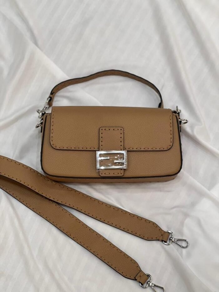 ⁦FENDI BAGUETTE 26cm⁩ - الصورة ⁦3⁩