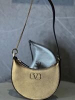 ⁦VALENTINO GARAVANI VSLING SHOULDERS BAG⁩ - الصورة ⁦2⁩