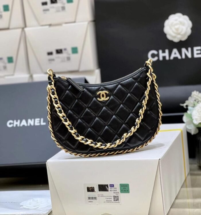 CHANEL NEW SHOULDER BAG - Image 1