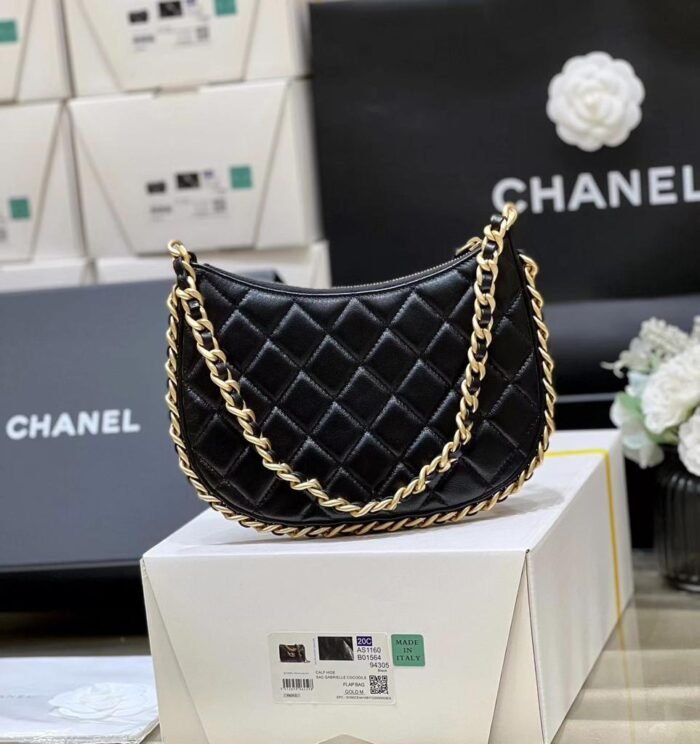 CHANEL NEW SHOULDER BAG - Image 2