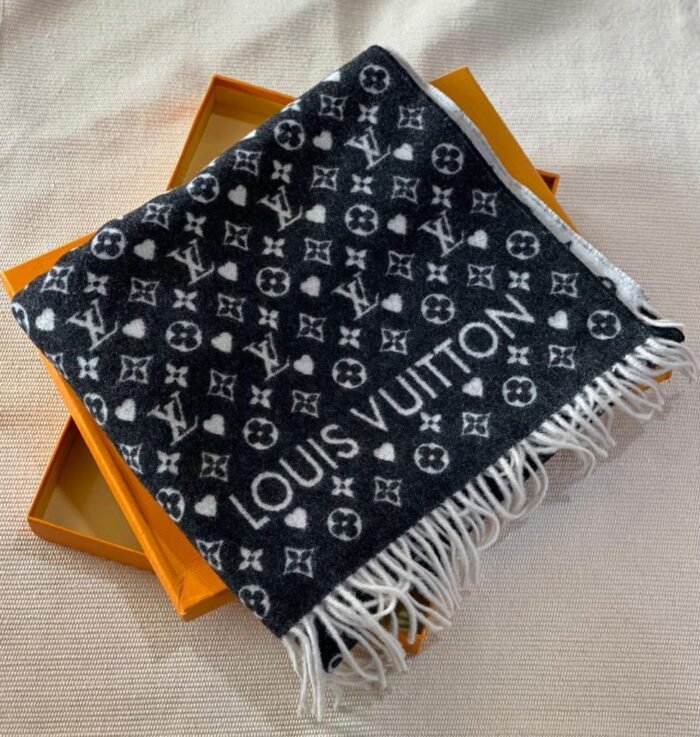 LOUIS VUITTON 175x45 CM - Image 1