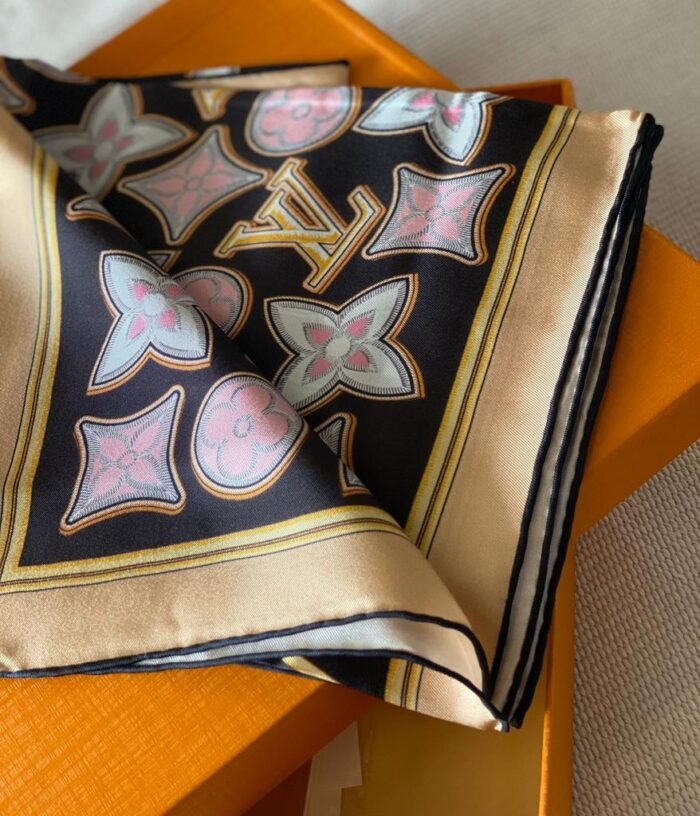 LOUIS VUITTON  90x90 CM - Image 4