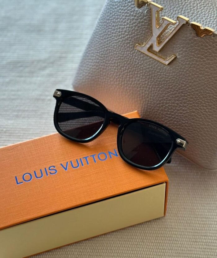 LOUIS VUITTON - Image 1