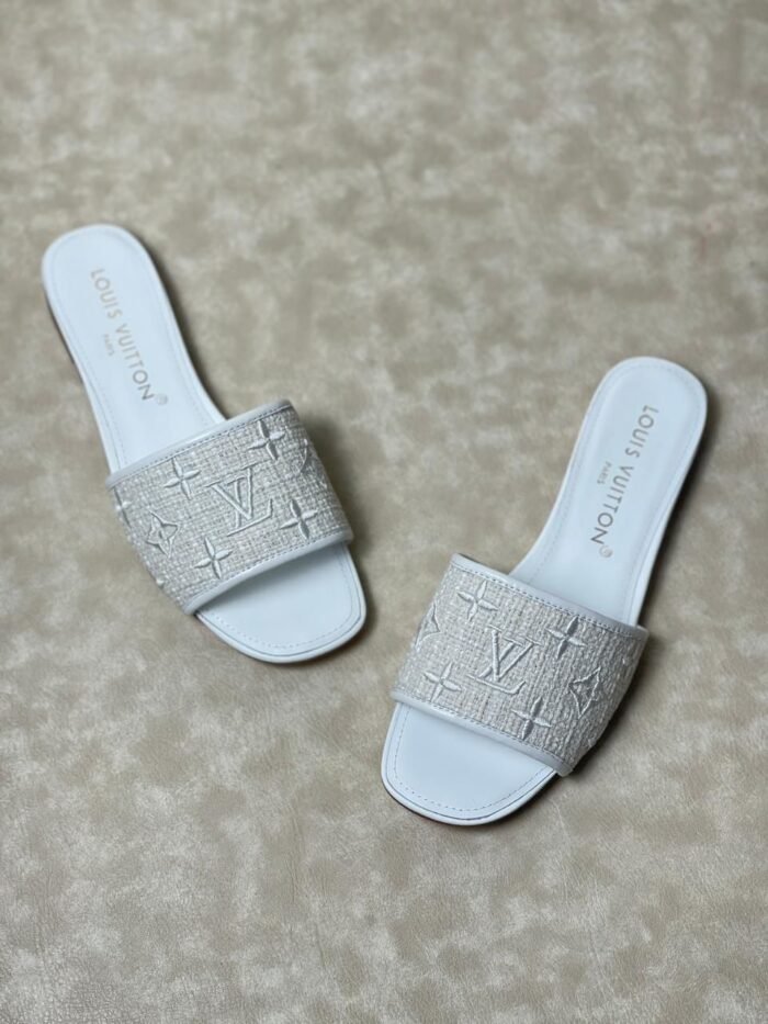 NEW LOUISVUITTON FLAT - Image 1