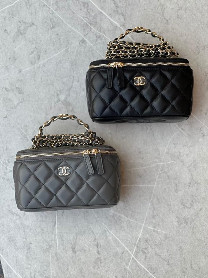 CHANEL VANITY - Image 1