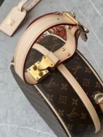 ⁦LOUIS VUITTON PETITE BOIT CHAPEAU⁩ - الصورة ⁦2⁩