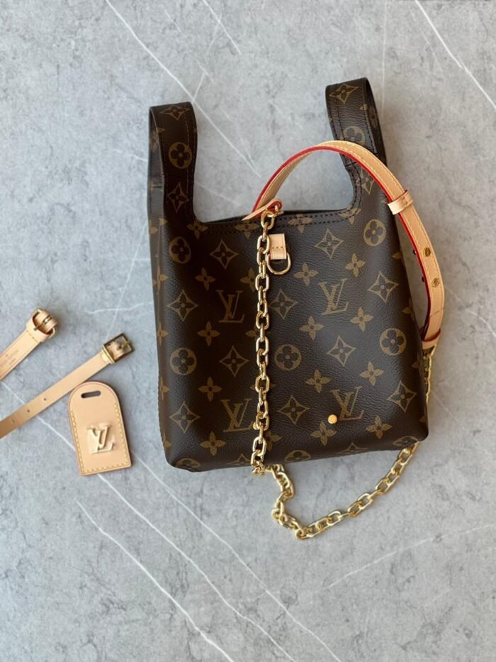NEW MODEL LOUIS VUITTON BAG - Image 1