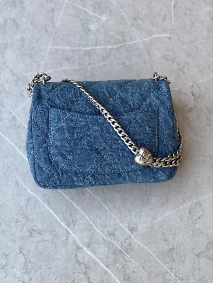 CHANEL CAMELLIA DENIM SWEETHEART MEDIUM FLAP BAG - Image 2