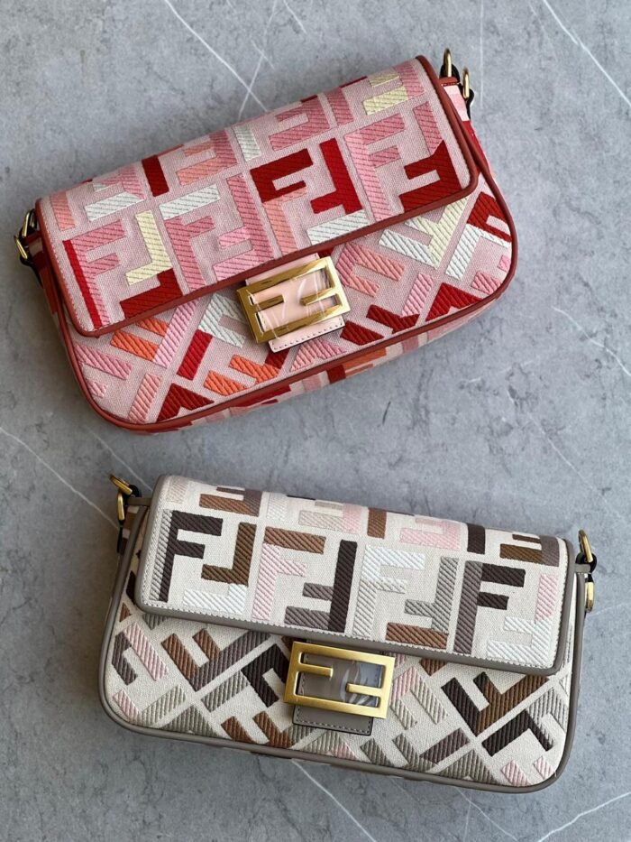 ⁦FENDI BAGUETTE 26CM⁩ - الصورة ⁦1⁩