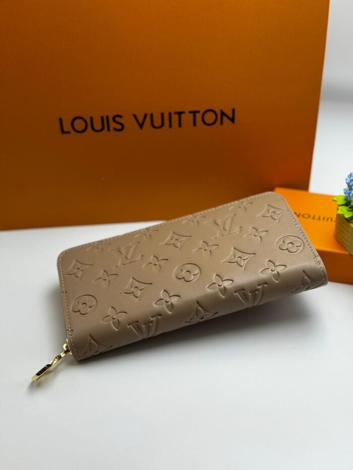 LOUIS VUITTON WALLET - Image 1