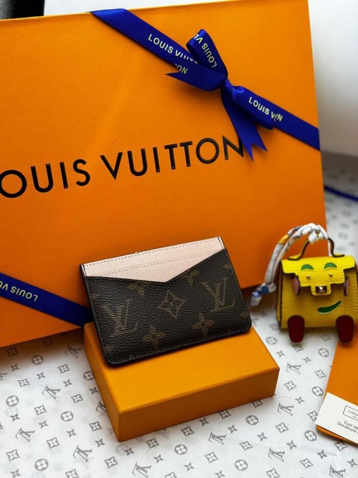 LOUIS VUITTON CARD HOLDER - Image 1