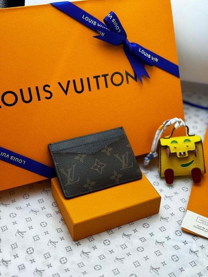 LOUIS VUITTON CARD HOLDER - Image 1