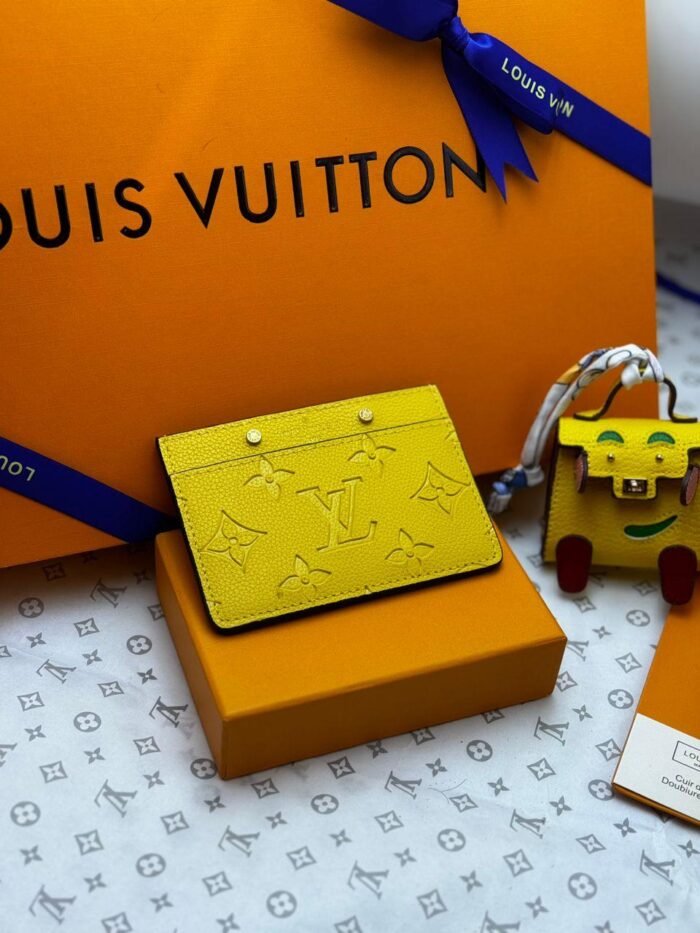 LOUIS VUITTON CARD HOLDER - Image 1