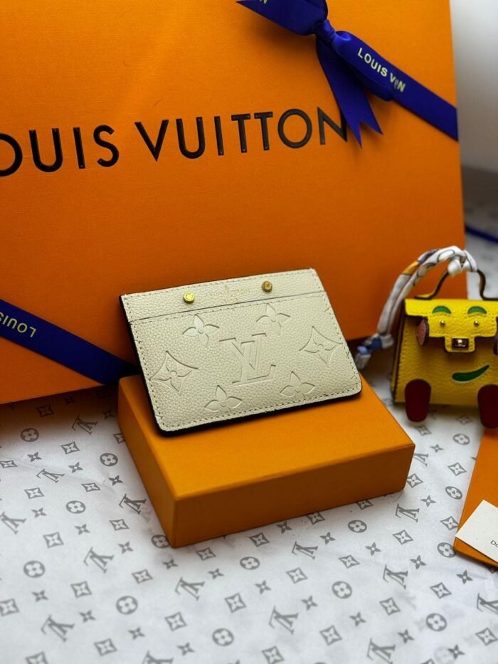 LOUIS VUITTON CARD HOLDER - Image 1