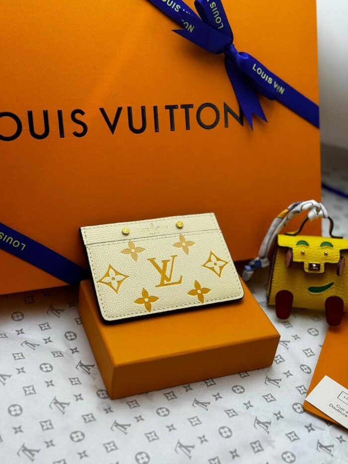 LOUIS VUITTON CARD HOLDER - Image 1