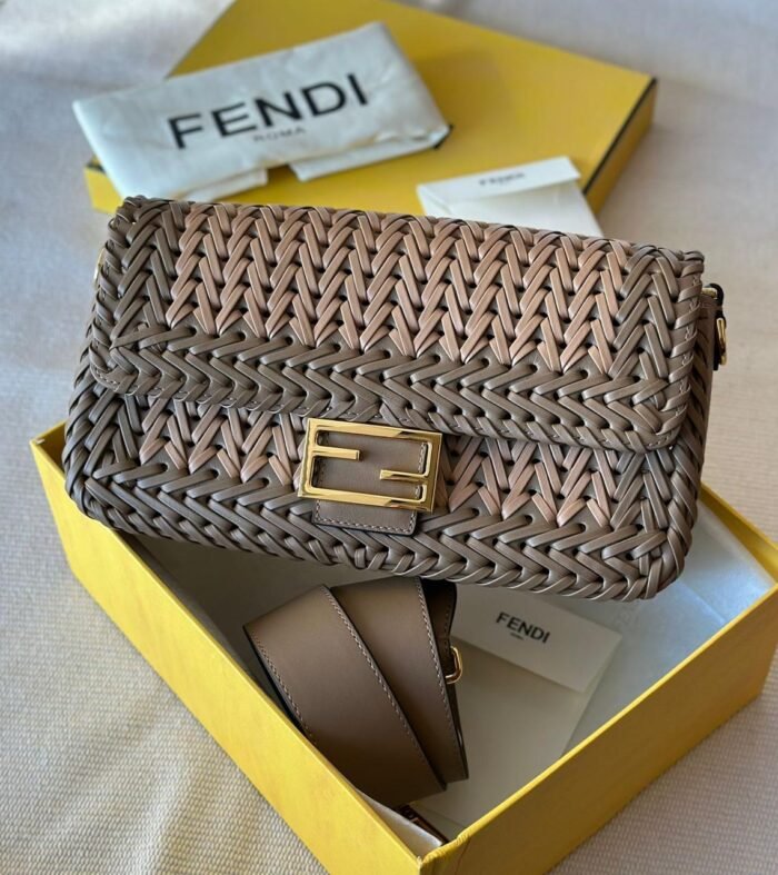 ⁦FENDI BAGUETTE - 26CM⁩ - الصورة ⁦1⁩
