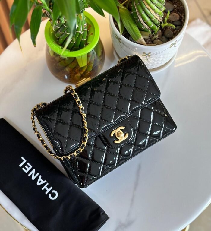CHANEL - 20 CM - Image 1