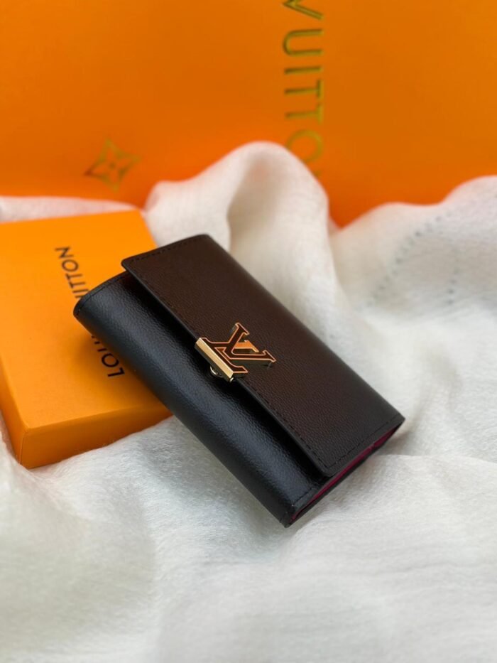 LOUIS VUITTON WALLET - Image 1