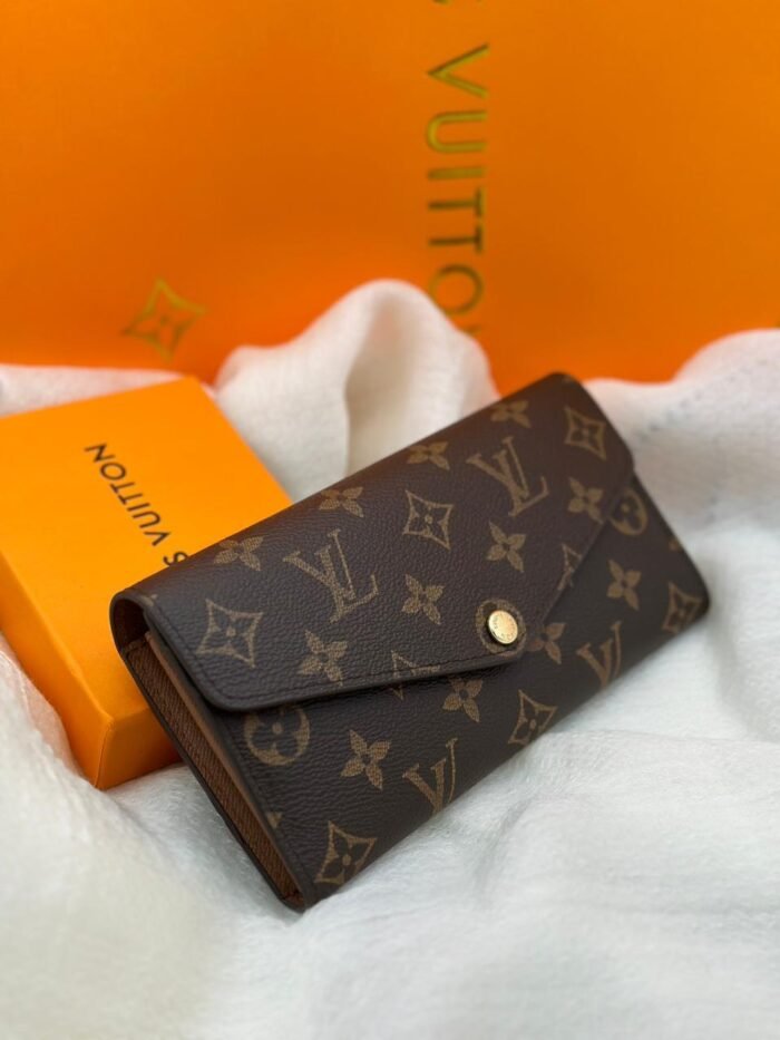 LOUIS VUITTON WALLET - Image 1