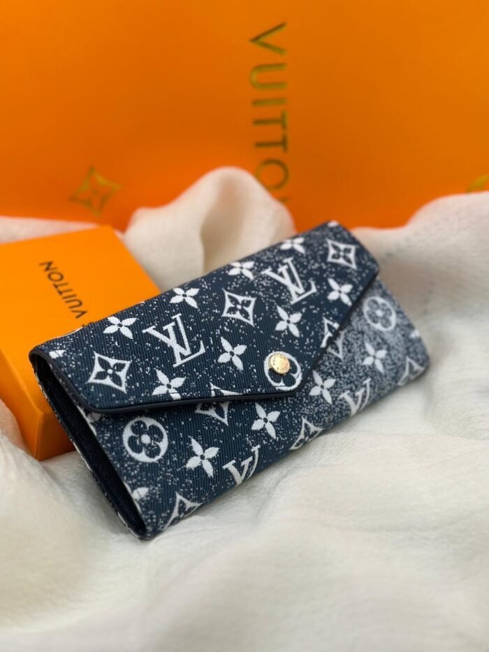 LOUIS VUITTON WALLET - Image 1