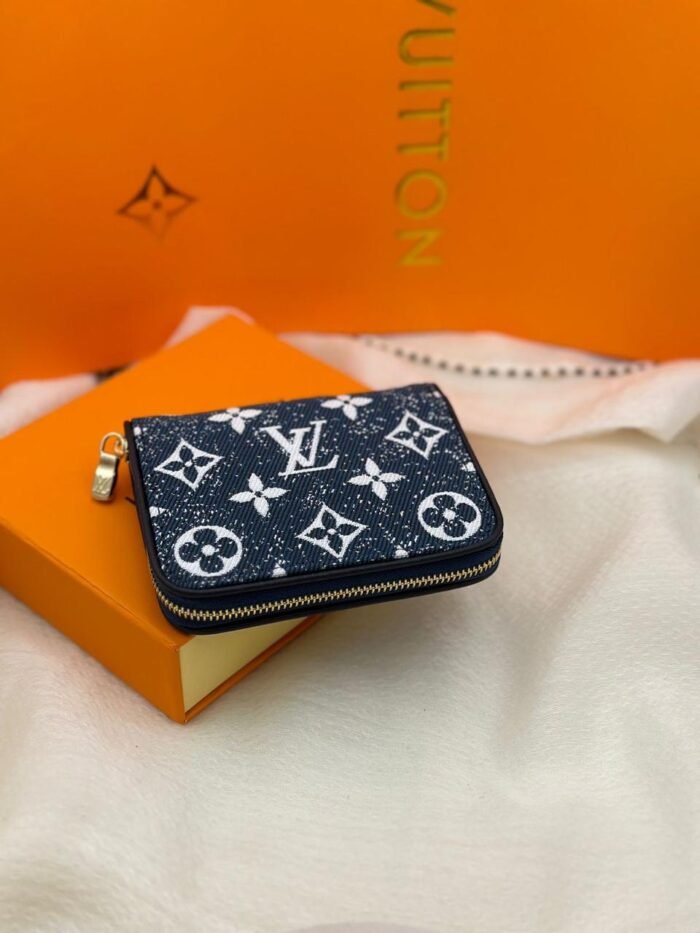 LOUIS VUITTON WALLET - Image 1