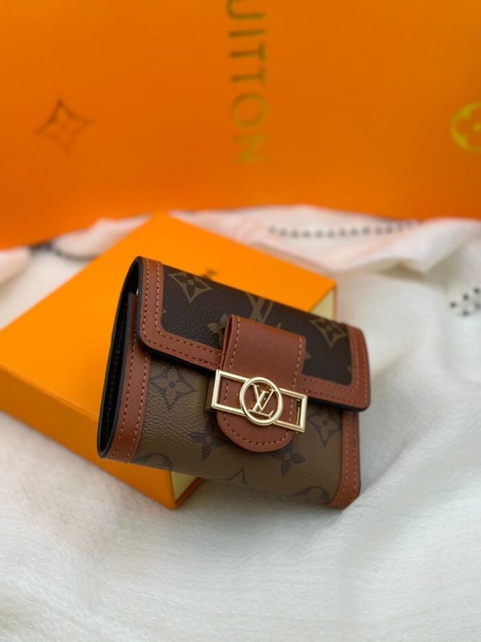 LOUIS VUITTON WALLET - Image 1