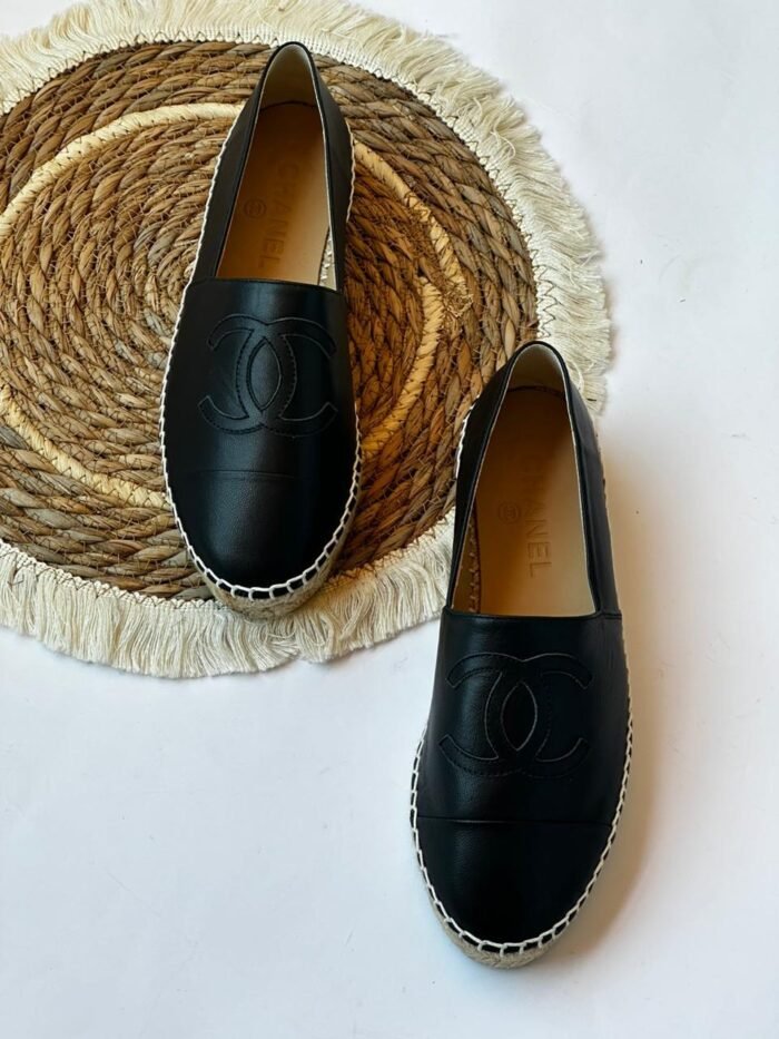 NEW CHANEL - FLAT - Image 1