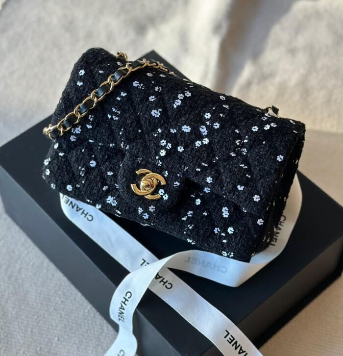 CHANEL - 20 CM - Image 1
