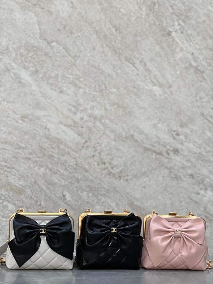 CHANEL CLUTCH WITH CHAIN IN LAMBSKIN - Image 1