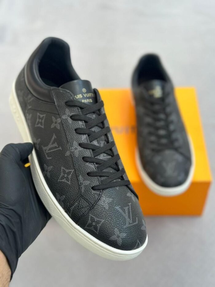 LOUIS VUITTON - Image 1