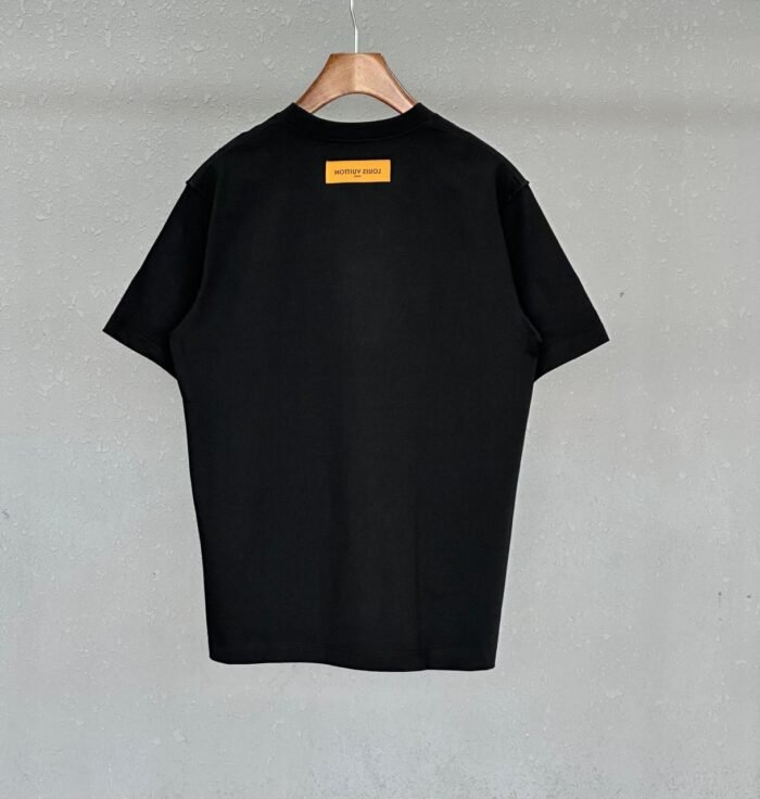 ⁦LOUIS VUITTON T-SHIRT⁩ - الصورة ⁦3⁩