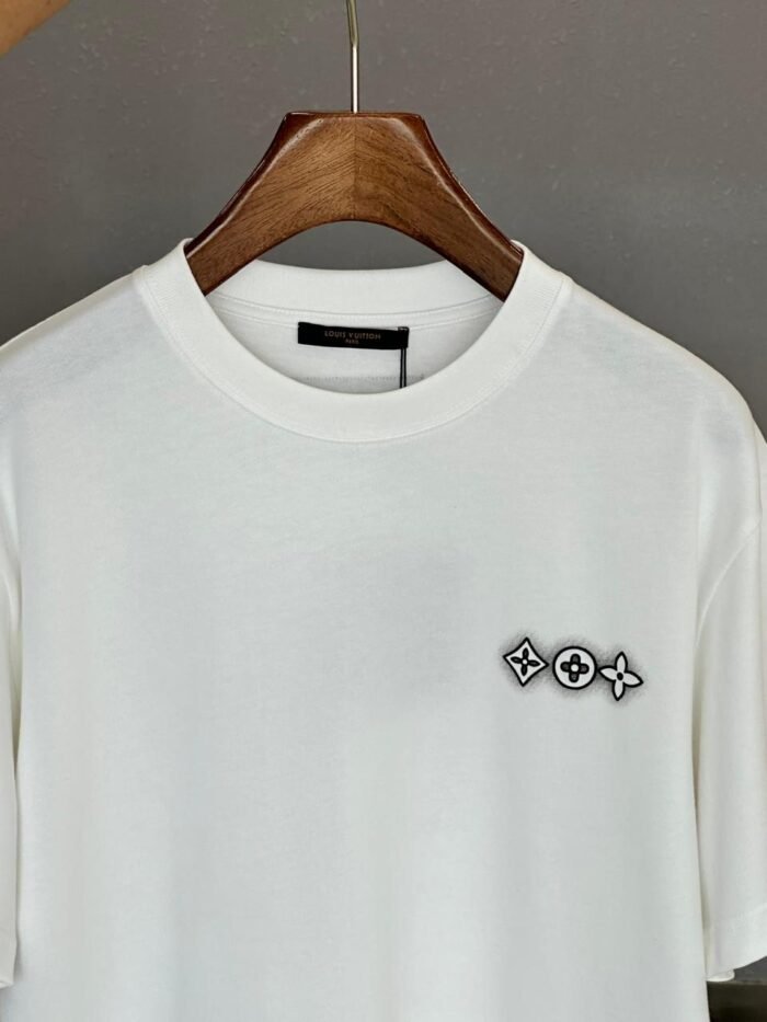 ⁦LOUIS VUITTON T-SHIRT⁩ - الصورة ⁦2⁩